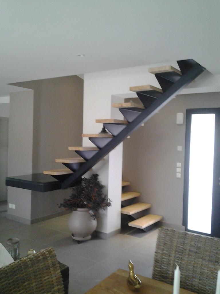 Escalier 2 1/4 tournant avec palier en verre