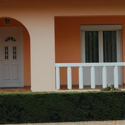 Porte d'entrée et porte-fenêtre en PVC