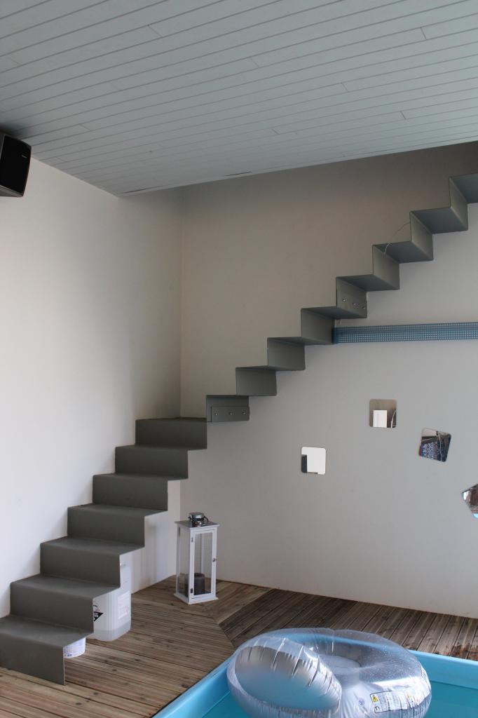 Escalier en tôles pliées