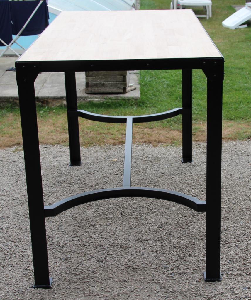 Table haute en acier et bois
