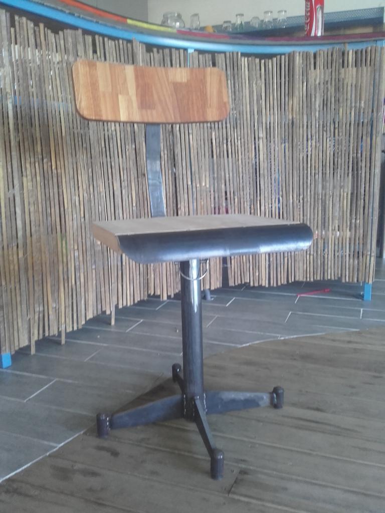 Chaise en fer et bois