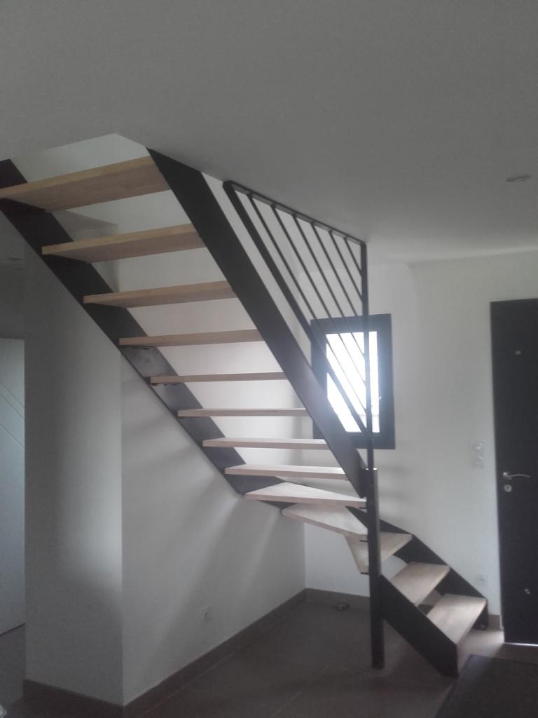 Escalier limon plat et marches en bois