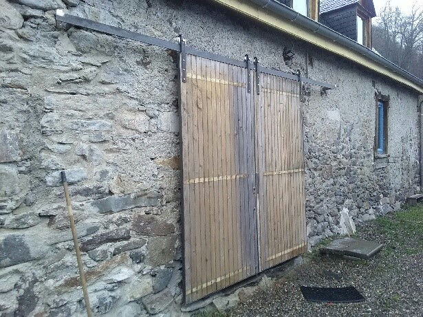 Portes coulissantes en bois fermées