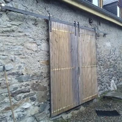 Portes coulissantes en bois fermées