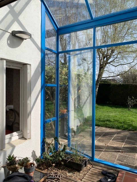 Verrière extérieure avec porte ouverte