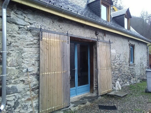 Portes coulissantes en bois ouvertes