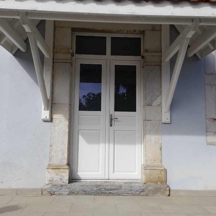 Porte d'entrée en PVC
