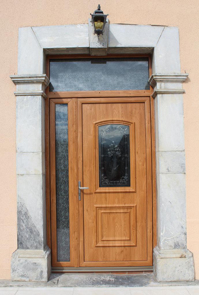 Porte d'entrée pvc imitation bois