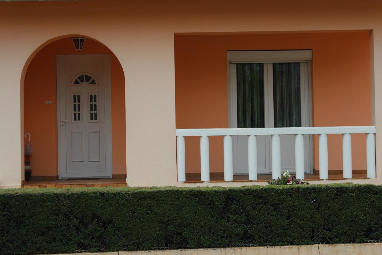 Porte d'entrée et porte-fenêtre en PVC