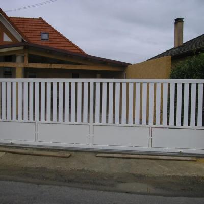 Portail coulissant fer pvc