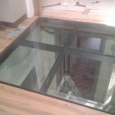 Dalle plancher en verre teinté bleu 4m² 
