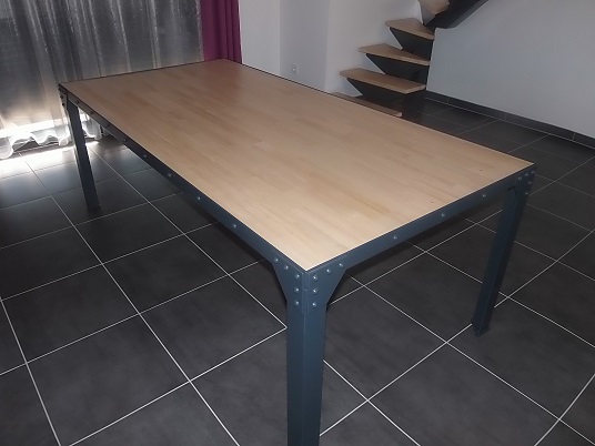 Table en bois et acier RAL 7016 